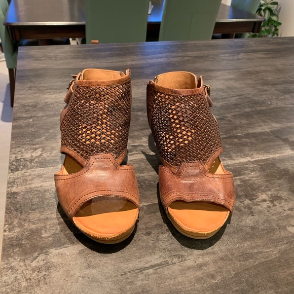 Want a higher heel. - Picture 2 of 2